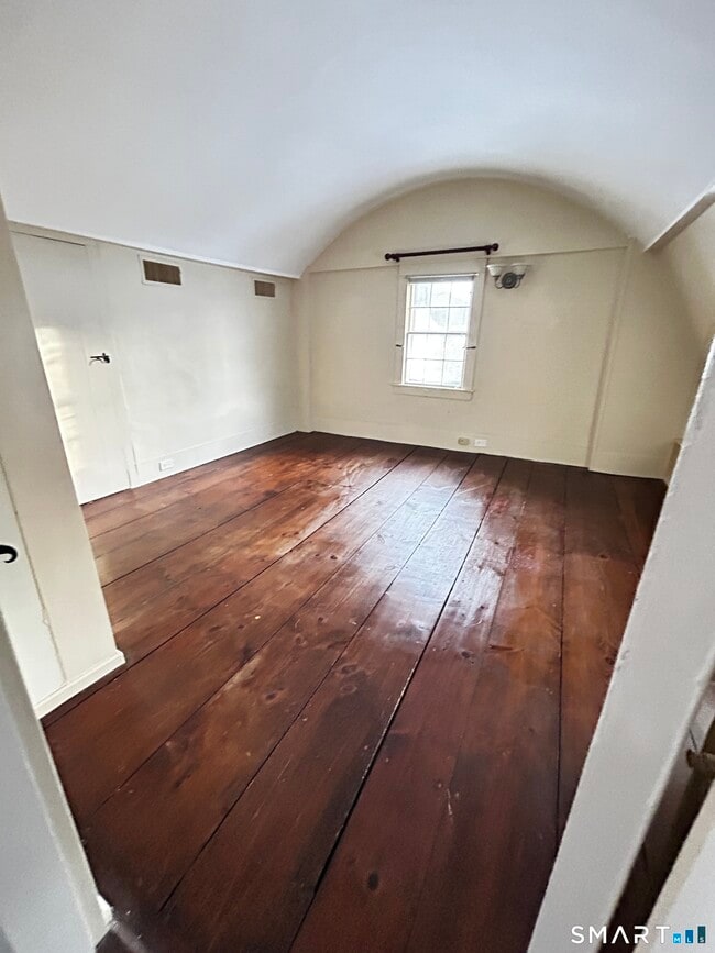 Building Photo - 157 Main St