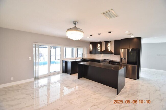 Building Photo - 1019 Spindle Palm Way