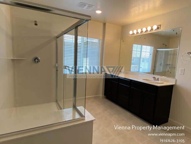 Building Photo - 724 Lincolnshire Cir