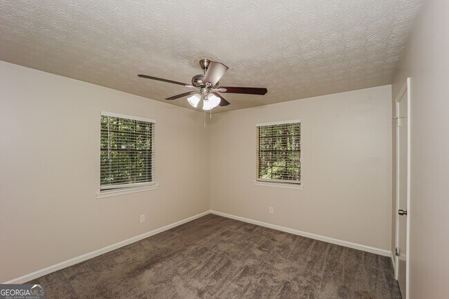 Building Photo - 140 Hunt Ridge Dr