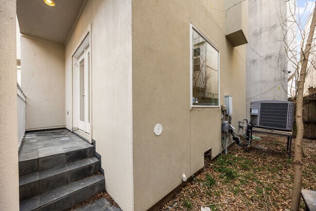 Building Photo - 5632 Kiam St