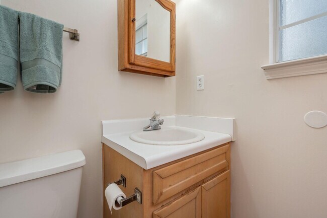 Building Photo - 423 Northview Ln