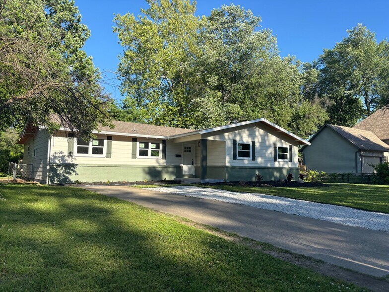 Building Photo - 1428 S Pickwick Ave