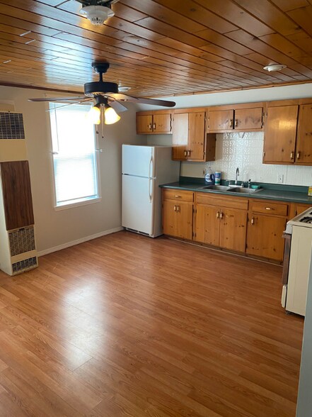 Primary Photo - 166 Newland Ave