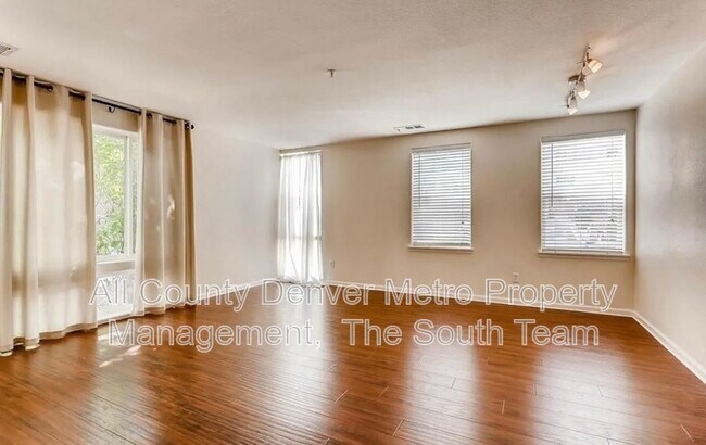 Building Photo - 5201 S Fox St