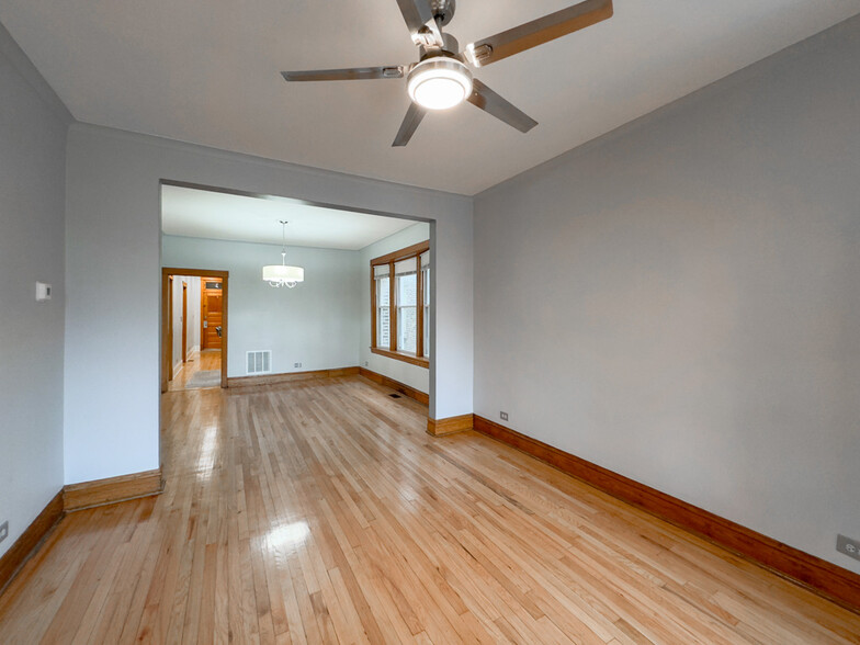 Building Photo - 4322 W Kamerling Ave
