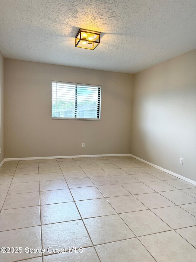 Building Photo - 1802 University Ln