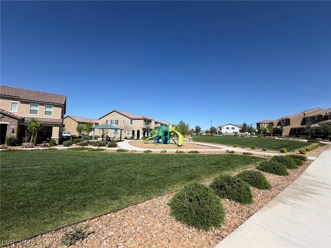 Building Photo - 2283 Teatro Ave