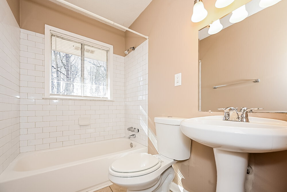Building Photo - 10192 Port Royal Ct