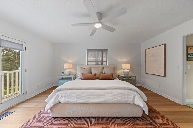 Building Photo - 169 Pompano St