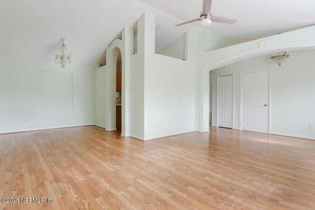 Building Photo - 2058 Forest Gate Dr E
