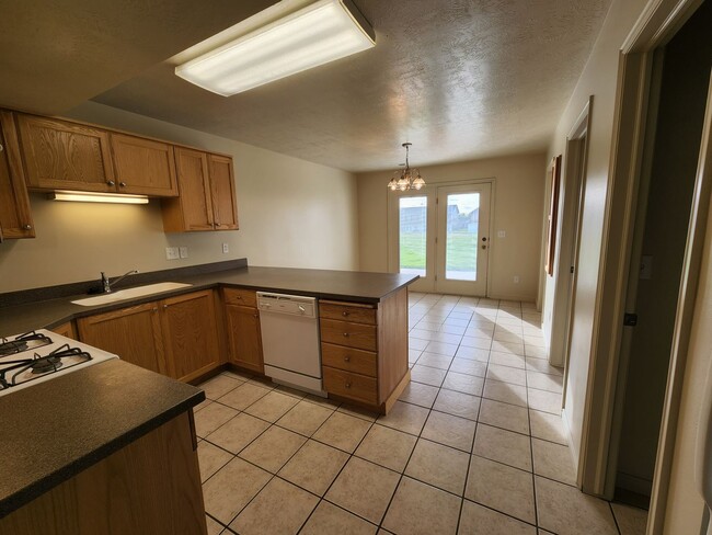 Building Photo - **Rent Special $150 off first month rent**...