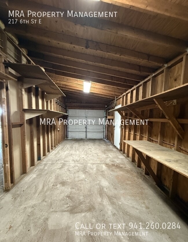 Building Photo - 217 6th St E