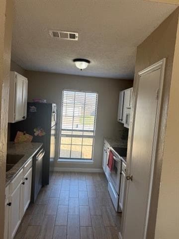 Building Photo - 604 Red Coat Ln