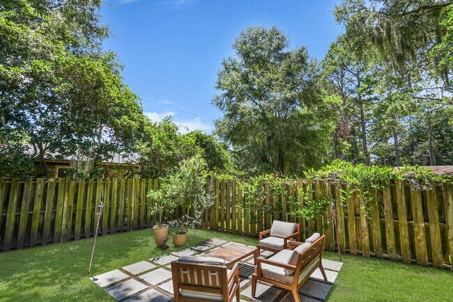 Building Photo - 9 Hillyer Dr