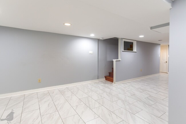 Building Photo - Classy Columbia Heights Row Home! 1/2 Off ...