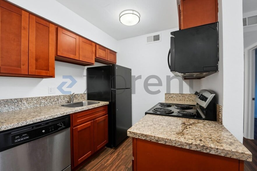 Building Photo - Unit B213
