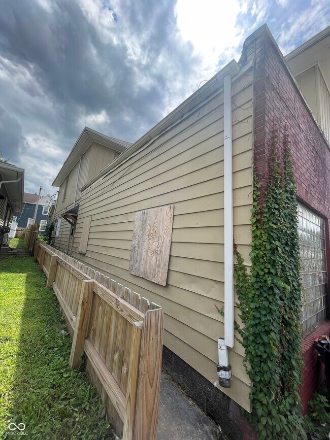 Building Photo - 117 E Palmer St