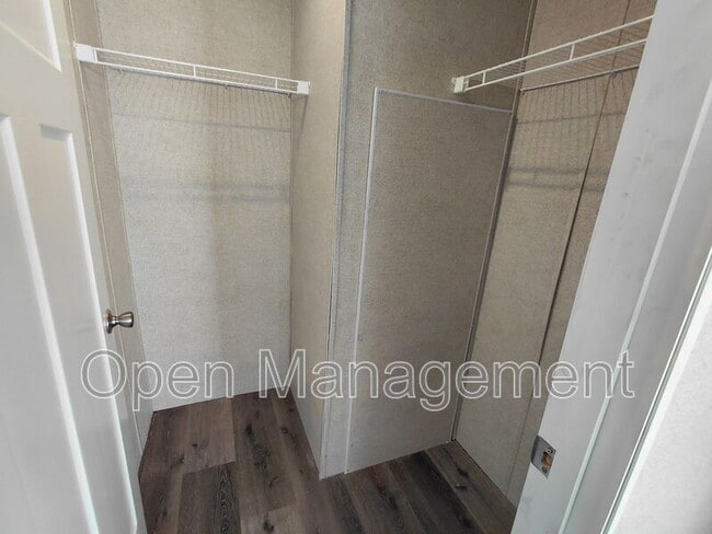 Building Photo - 301 Mantle Ave