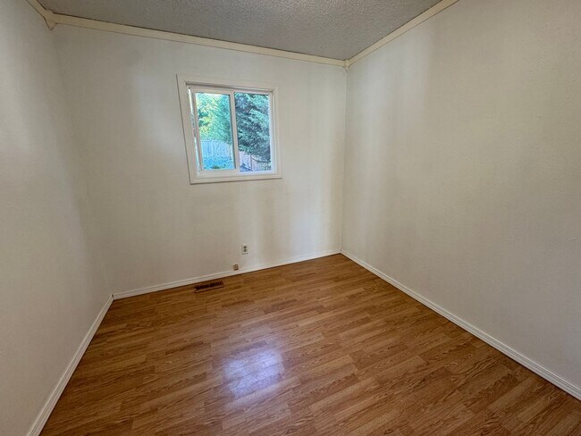 Building Photo - 3 Bed, 2 Bath in Anacortes WATER VIEW and ...