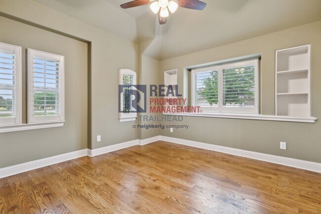 Building Photo - 113 Maral Ln