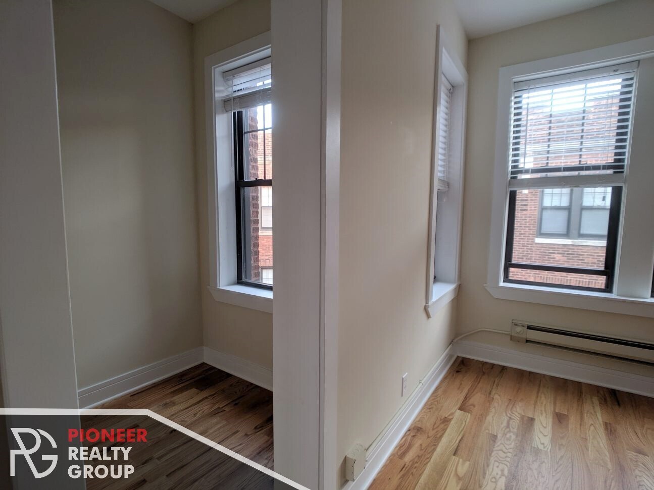 Building Photo - 4409 N Wolcott Ave