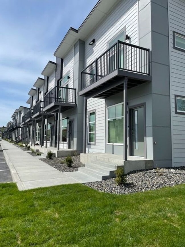 Building Photo - CC, LLC - Bldg 20