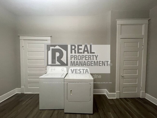 Building Photo - 3016 Ridge Ave