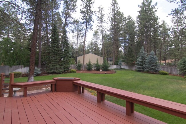 Building Photo - COMING SOON !! 3 bed 2.5 Bath Home on .5 acre lot in corner of Culdesac Mead School District