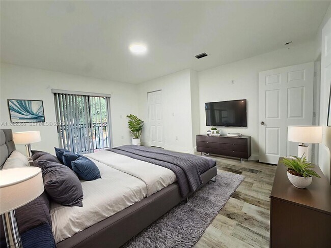 Building Photo - 7005 NW 173rd Dr