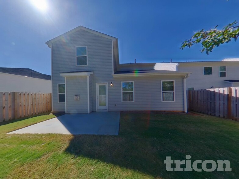 Building Photo - 14 Chalet Ct