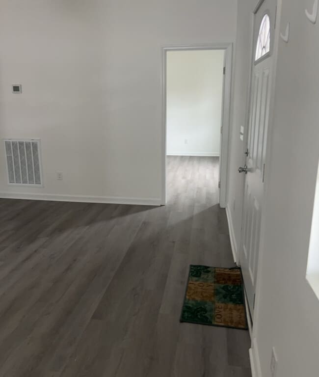 Building Photo - $250 OFF SECOND MONTHS RENT!!! Modern Char...
