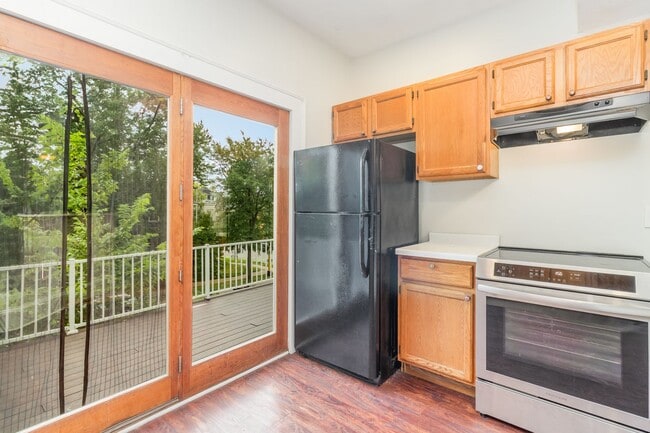 Building Photo - Spacious 5 Bed | 2 Bath Home in the Heart ...