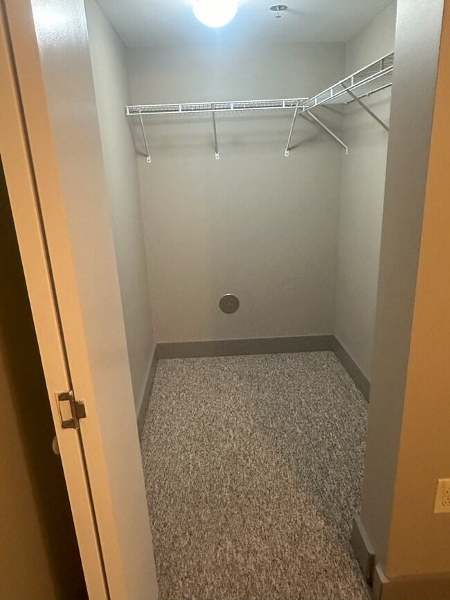 Building Photo - 1735 Lake Ave