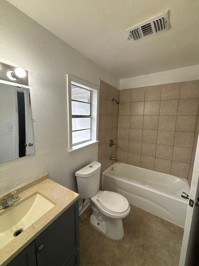 Building Photo - Beautiful four bedroom single family house in Copperas Cove