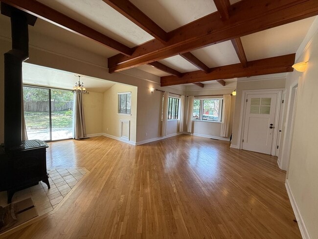 Building Photo - Fantastic Home in New Monterey Near DLI