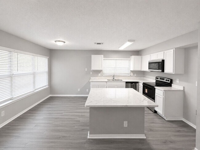 Building Photo - Completely updated Ventura beauty with over 2,000 square feet, TWO living areas, and a downstairs...