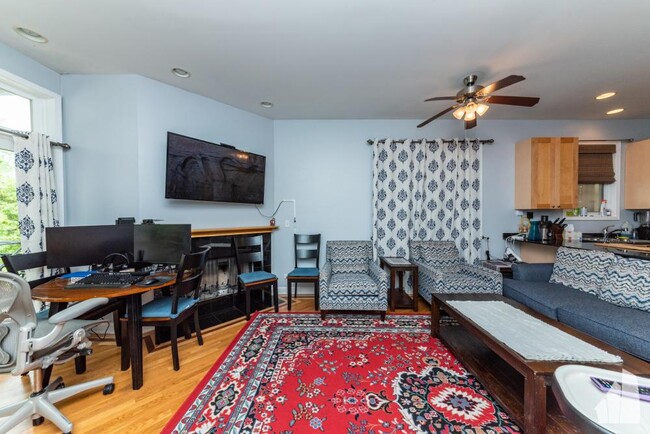 Primary Photo - 2 bedroom in Chicago IL 60612