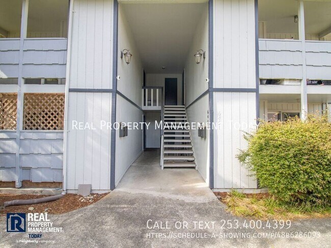 Building Photo - 6451 S Stevens St