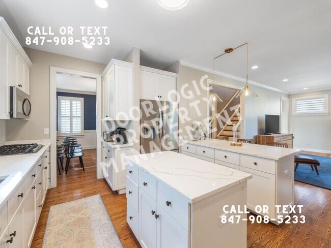 Building Photo - 735 W 8th St