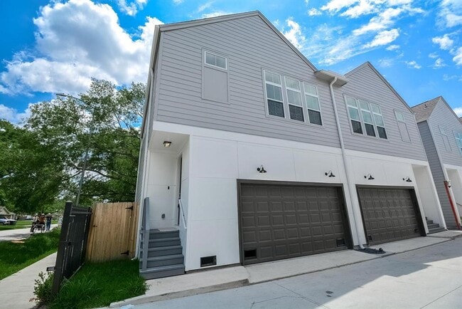 Building Photo - 6013 Cypress St
