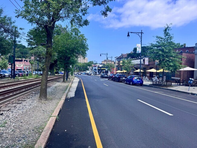 Building Photo - BROOKLINE 3 BED/2 BATH WITH CENTRAL AIR & IN-UNIT LAUNDRY!