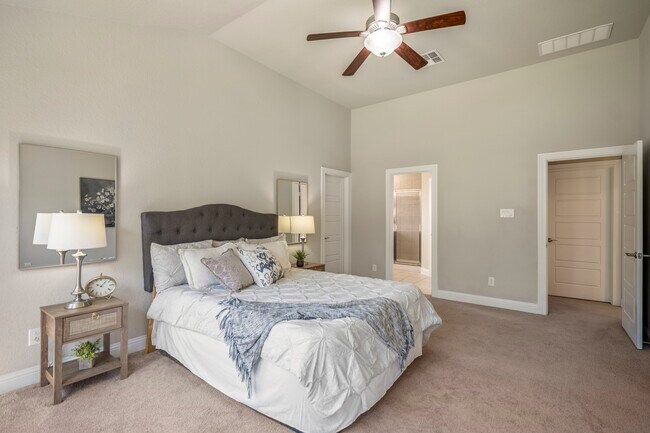 Building Photo - 16719 Highland Country Dr