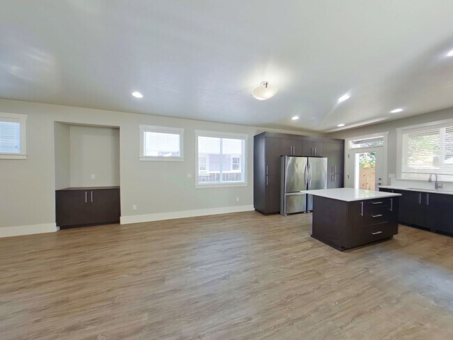 Building Photo - 335-337 NW 18th St.