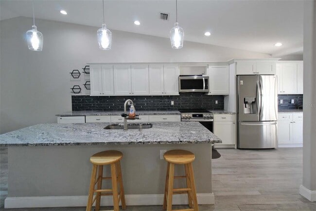 Building Photo - 6019 Courtside Dr