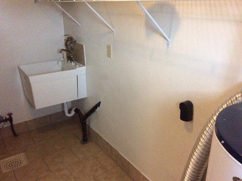 Laundry Room - View 2 - 30 Zelt St