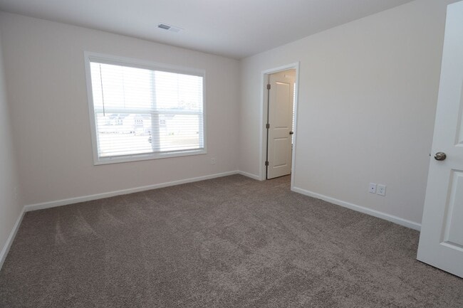 Building Photo - Spacious 3BR Home with Community Pool!