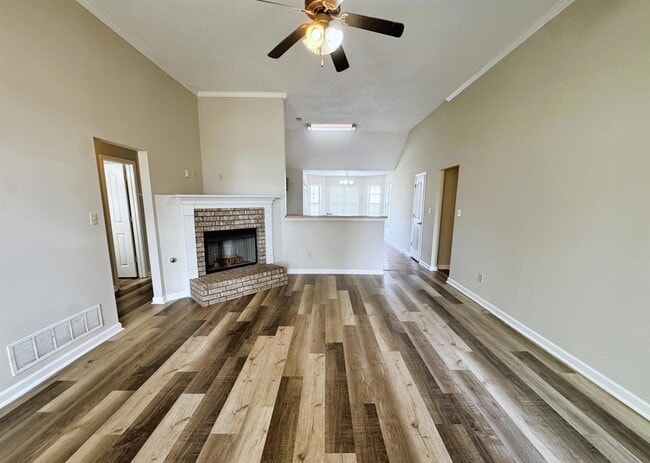 Building Photo - 6098 Ravenwood Lake Dr E