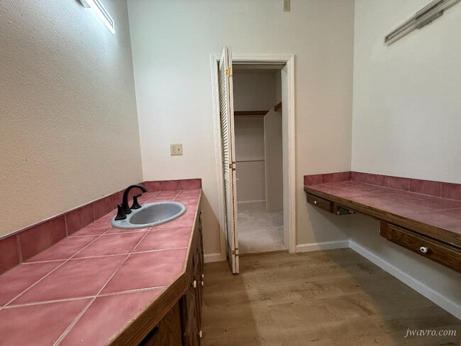 Building Photo - 165 Tiptoe Ln