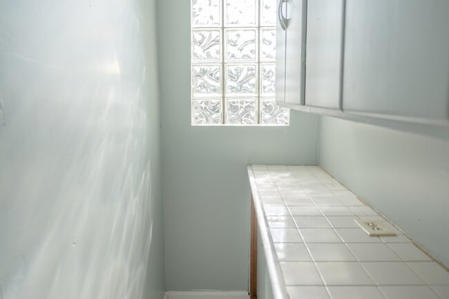 Building Photo - 5445 W 64th St